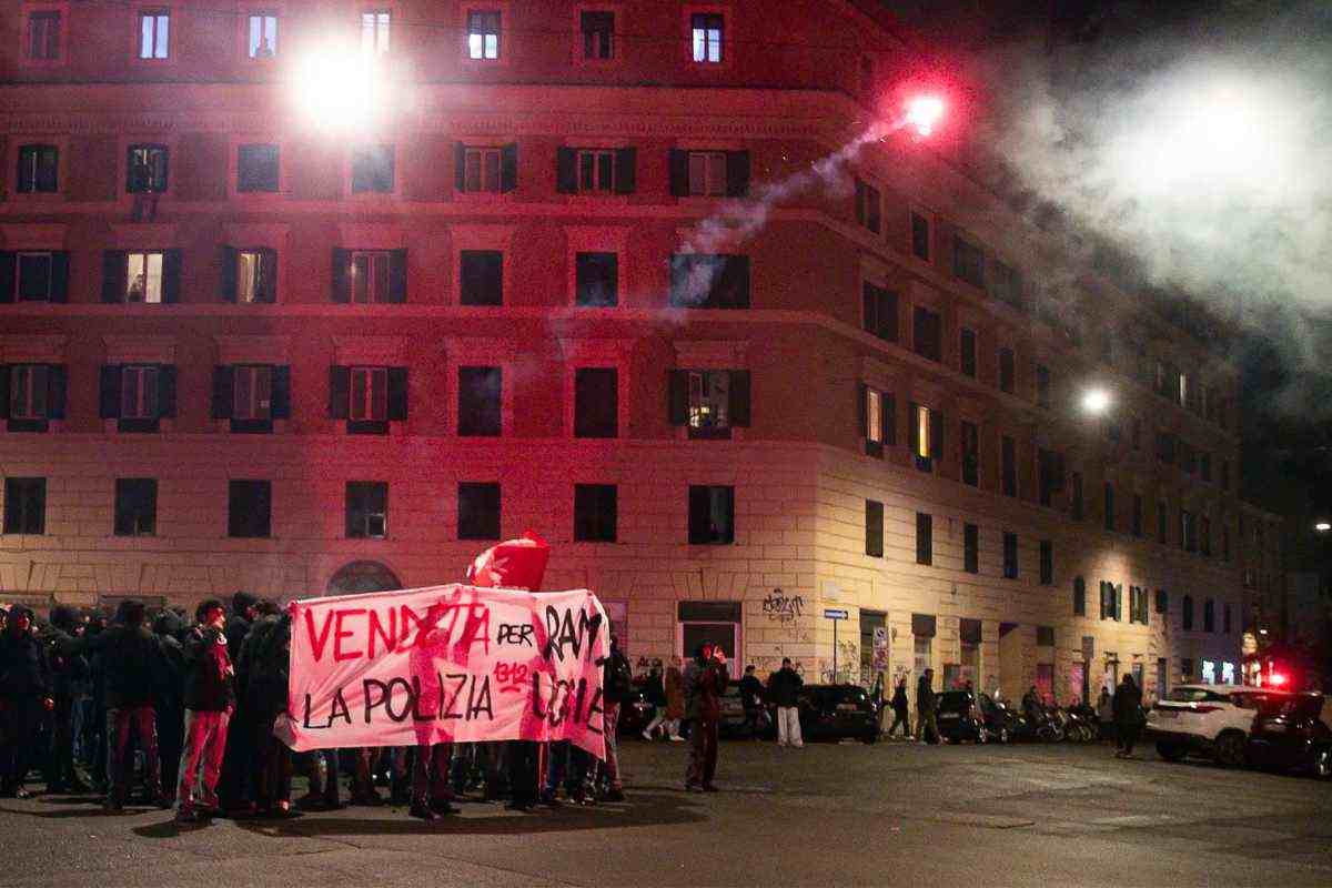 corteo contro la polizia